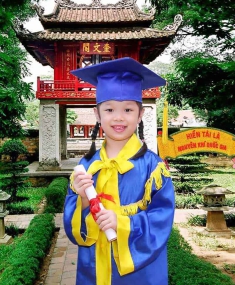 ÁO CỬ NHÂN TIỂU HỌC MÀU XANH DƯƠNG PHỐI VÀNG