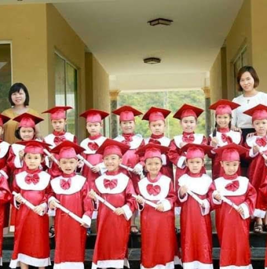 ÁO TỐT NGHIỆP CẤP 1 LÀ GÌ
